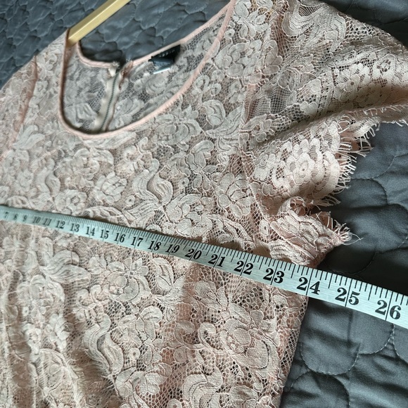 TORRID Charming Pink Blush Lace Blouse EUC - Picture 3 of 7